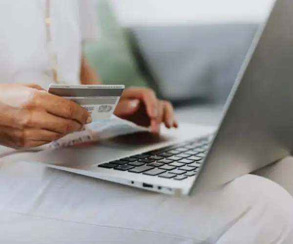 Cartão de crédito que aprova na hora: Como conseguir um online!